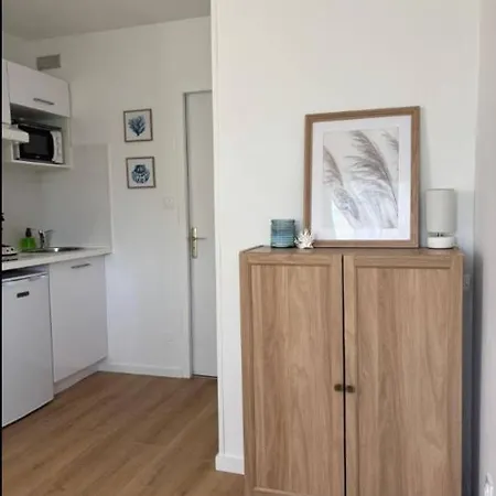 Front De Avec Acces Prive A La Et Grande Terrasse Vue Sur La